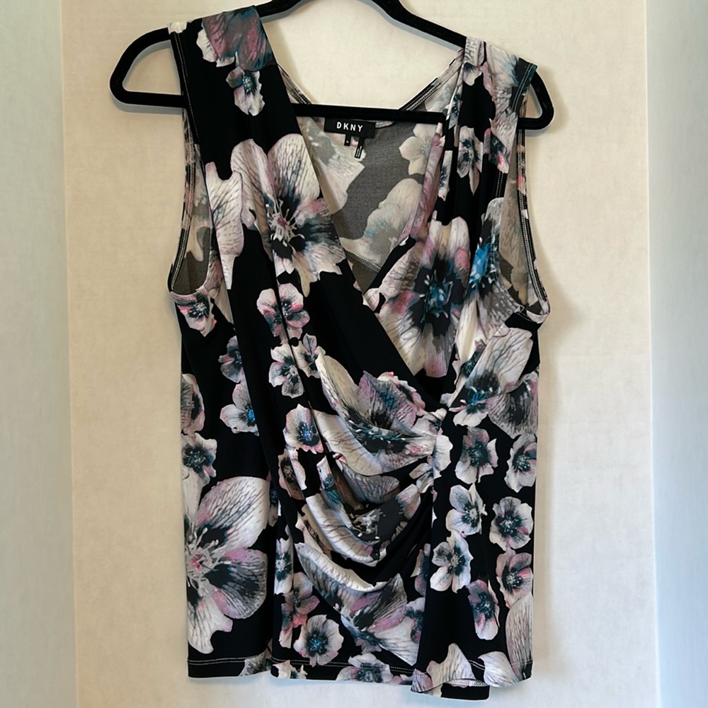 Nice blouse, never needs ironing, very comfortable.